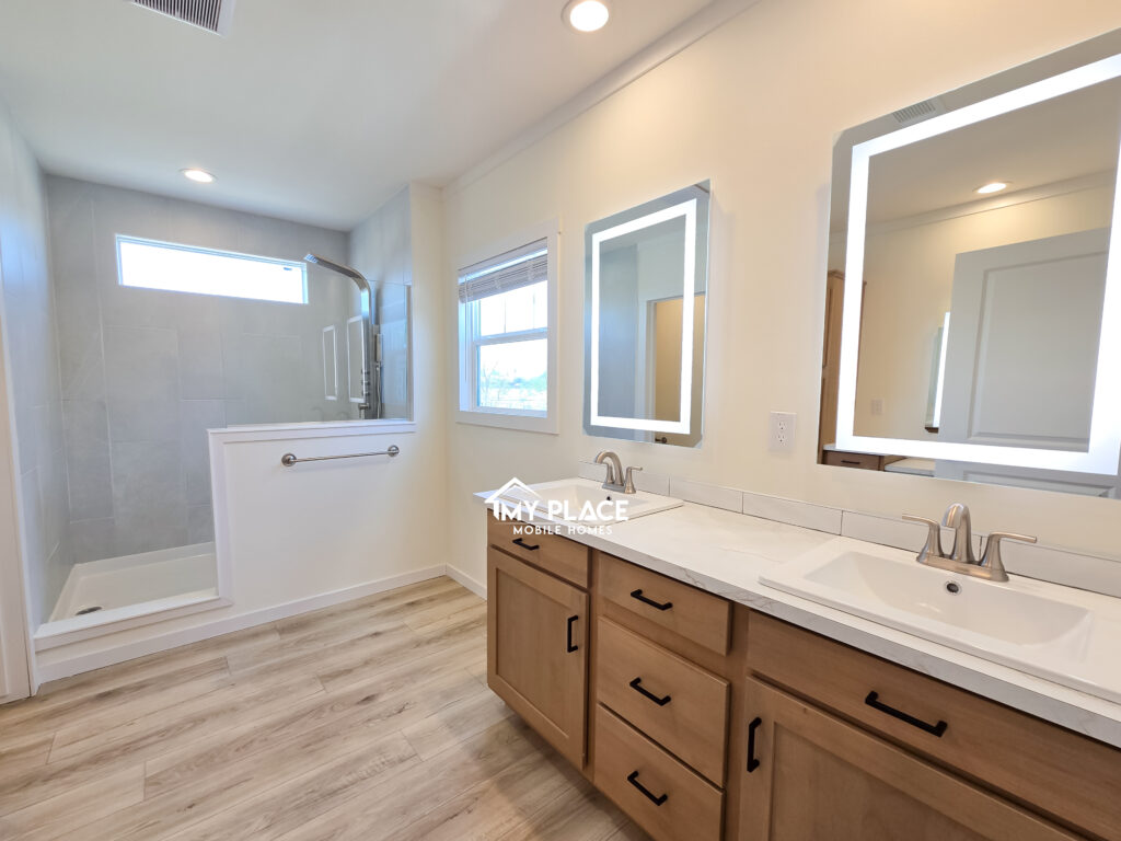 Iron Peak double wide mobile home for sale in the Rio Grande Valley